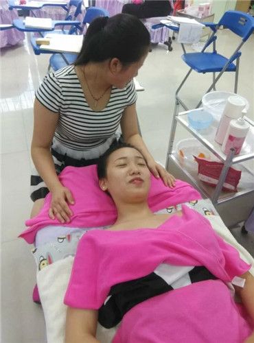 学做美容师要学多久 学不会怎么办