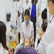 女孩学美容到底好不好 新时代美容学校